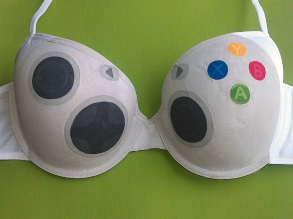 xbox-360-bra-controller-hand-painted